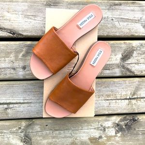 NWT Steve Madden Sandals - in black